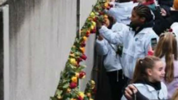 பெர்லின் சுவர் வீழ்ந்து.. 30 வருஷமாச்சு.. ஜெர்மானியர்கள் நெகிழ்ச்சி!