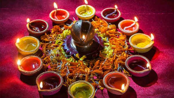 கார்த்திகை மாதத்தில் தினமும் விளக்கேற்றினால் மகாலட்சுமியின் அருளோடு செல்வம் பெருகும்