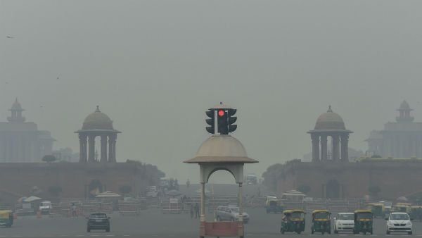 செர்னோபிலே தேவலாம்.. சுவாசிக்க திணறும் டெல்லி.. அபாய கட்டத்தில் காற்று மாசு.. மக்கள் அச்சம்!