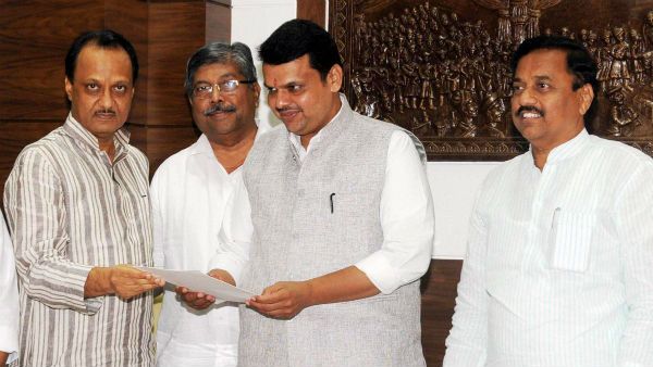 குதிரை பேரத்தை தவிர்க்க சரத் பவார் நடவடிக்கை.. தேசியவாத காங்கிரஸ் எம்எல்ஏக்கள் ஹோட்டலில் தங்க வைப்பு