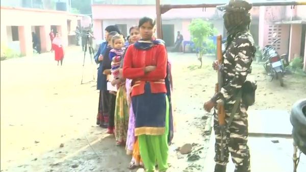 ஜார்க்கண்ட் தேர்தல்: மாவோயிஸ்டுகள் வெடிகுண்டு தாக்குதல் .. பாலம் தகர்ப்பு.. மக்கள் பீதி!