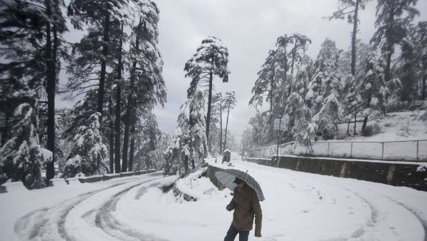 காஷ்மீரில் பெரும் பனிச்சரிவு.. 8 ராணுவ வீரர்கள் சிக்கி தவிப்பு.. மீட்பு பணி தீவிரம்