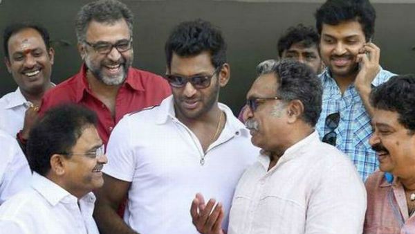 நடிகர் சங்கத்திற்கு தனி அதிகாரி நியமனம்.. அரசிற்கு எதிர்ப்பு.. வழக்கு தொடுக்க நடிகர்கள் முடிவு!