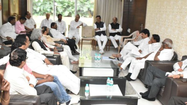 மகாராஷ்டிராவில் கடைசிகட்ட பரபர.. ரிசார்ட்டில் சிவசேனா எம்எல்ஏக்கள்.. விரைவில் முதல்வர் பதவி ஏற்பு!