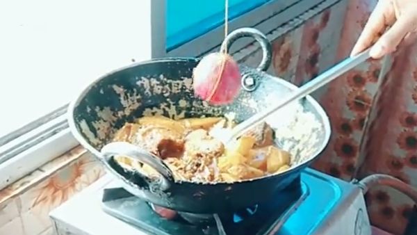 வெங்காயம்.. உஷாரய்யா உஷாரு.. இந்த வீடியோல இருக்கற மாதிரி நடந்தாலும் ஆச்சர்யப்படுறதுக்கில்ல பாஸ்!