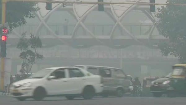 தலைநகர் டெல்லியில் மிக அபாய கட்ட அளவில் காற்று மாசு,,, 489 ஏகிஐ ஆக உள்ளதால் எச்சரிக்கை