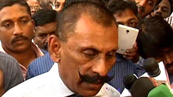 சிலைகள் மீட்பு.. பொன்மாணிக்கவேலின் அறிக்கைகள் சந்தேகம் எழுகிறது.. விசாரிக்க கோரி ஹைகோர்டில் வழக்கு