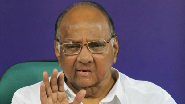 வெயிட் பண்ணுங்க.. மீட்டிங் முடிச்சிட்டு பேசலாம்.. சிவசேனாவை அலைய விடும் சரத் பவார்!