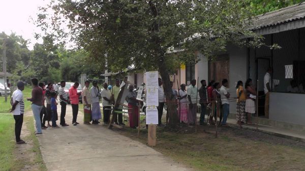 இலங்கை தேர்தல்- வாக்கு எண்ணிக்கை தொடங்கியது- சில இடங்களில் தாமதம்- முதலில் தபால் வாக்குகள்!