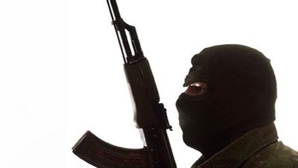 காஷ்மீரின் ஸ்ரீநகரில் தீவிரவாதிகள் கையெறி குண்டு வீச்சு.. ஒருவர் பலி.. 13 பேர் காயம்