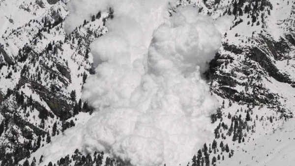 உத்தரகாண்டில் பெரும் சோகம்.. பனிச்சரிவில் சிக்கி 4 கடற்படை அதிகாரிகள் உயிரிழப்பு!