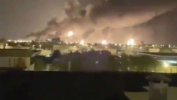 ஏமனின் கிளர்ச்சியாளர்கள் நடத்திய ஏவுகணை தாக்குதல்.. 10 பேர் பலி