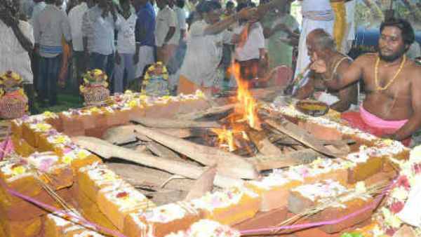 புதன் பெயர்ச்சி 2019 : விருச்சிகத்தில் சூரியனுடன் கூட்டணி சேர்ந்த புதன் - பலன்கள் பரிகாரங்கள்