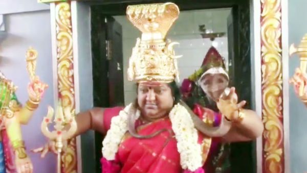 பாம்புக்கு பாலாபிஷேகம்.. கழுத்தில் போட்டு அருள் வாக்கு.. பெண் சாமியாரை தட்டித்தூக்கிய வனத்துறை!