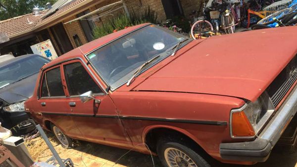 அடுப்பு இல்லை..நெருப்பு இல்லை.. காருக்குள்ளேயே பன்றி கறி சமைத்து அசத்திய இளைஞர்