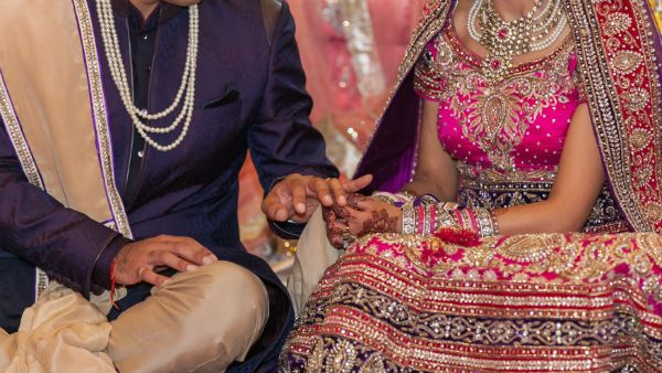 திருமண காலத்தில் ஆன்லைன் மூலம் லோன் எடுப்பது எப்படி.. உதவுகிறது பஜாஜ் பின்சர்வ் (Bajaj Finserv)!