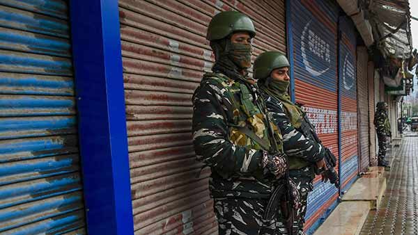 குடியுரிமை மசோதாவுக்கு கடும் எதிர்ப்பு.. வடகிழக்கு மாநிலங்களில் முழு அடைப்பு... போலீஸ் குவிப்பு