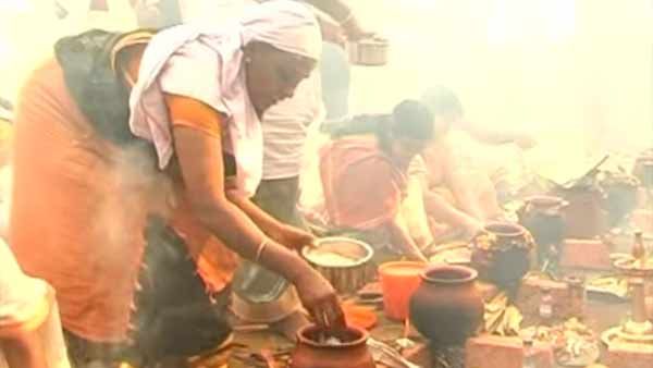 பெண்களின் சபரிமலை சக்குளத்துக்காவு பகவதி அம்மன்... பொங்கல் வைத்தால் வெற்றி கிடைக்கும்