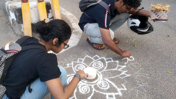 கோல மாவுக்கு வந்த கிராக்கி.. மாறி மாறி கோலம் போடும் திமுக, பாஜக.. சூடு பிடிக்கும் போராட்டங்கள்!