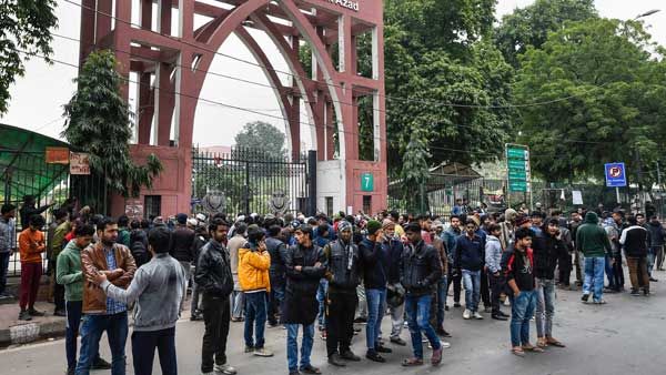 சி.ஏ.ஏ. வன்முறை: 28 பேருக்கு ரூ15 லட்சம் நஷ்ட ஈடு கேட்டு உ.பி. அரசு அதிரடி நோட்டீஸ்