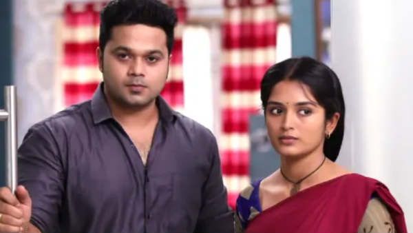 Kaatrin Mozhi Serial: பூ குடுக்கறான்.. கட்டி புடிக்கறான்.. என்னங்கடா டேய்..!