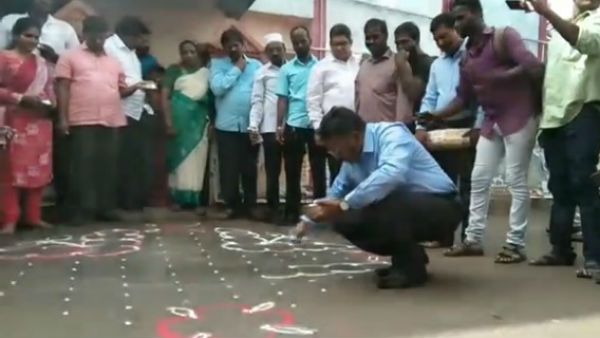 தீவிரமடையும் குடியுரிமை சட்டத்துக்கான எதிர்ப்பு.. சென்னை வேளச்சேரியில் கோலமிட்ட திருமாவளவன்