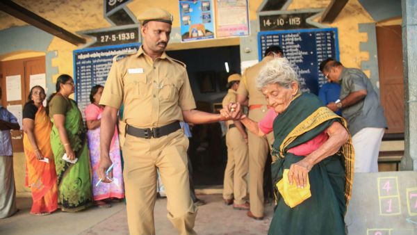 ஊரக உள்ளாட்சி தேர்தல்: நாளை 2-ம் கட்ட வாக்குப் பதிவு- பாதுகாப்பு ஏற்பாடுகள் தீவிரம்