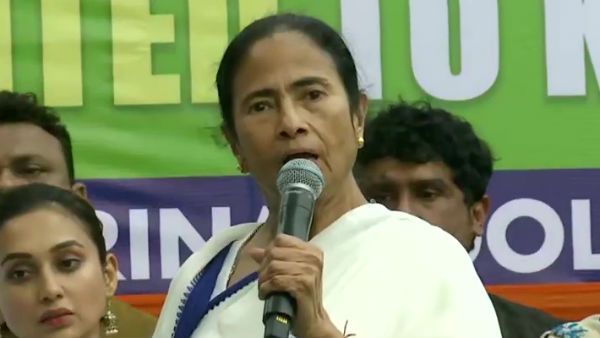 குடியுரிமை சட்டத்துக்கு எதிராக கொல்கத்தாவில் 2-வது நாளாக மமதா பேரணி!