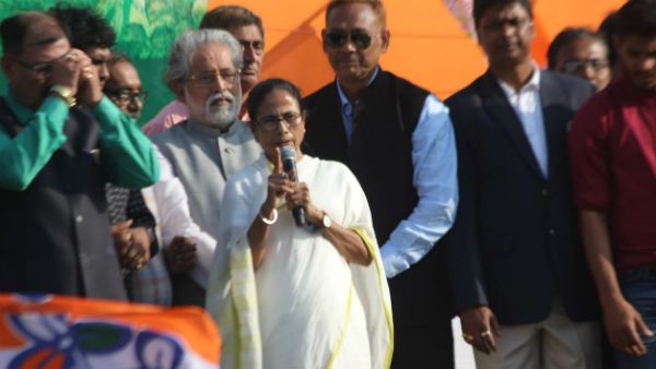 உங்கள் வேலை நாட்டுக்கு தீ வைப்பது கிடையாது.. மமதா ஆவேச பேச்சு