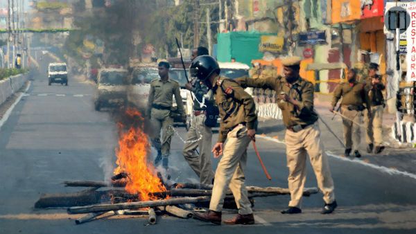 குடியுரிமை மசோதா எதிர்ப்பு போராட்டம்- அஸ்ஸாமில் பலி எண்ணிக்கை 6 ஆக அதிகரிப்பு
