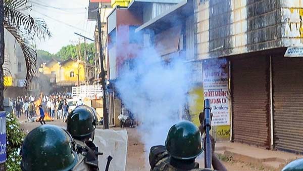குடியுரிமை சட்ட போராட்டம்- போலீஸ் துப்பாக்கிச் சூட்டில் மாணவர் உயிரிழந்ததாக உ.பி. போலீஸ் ஒப்புதல்