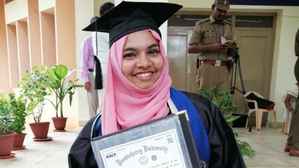 ஜனாதிபதி பங்கேற்ற பட்டமளிப்பு.. ஹிஜாப் அணிந்த மாணவி வெளியேற்றம்.. பதக்கத்தை நிராகரித்தார்!