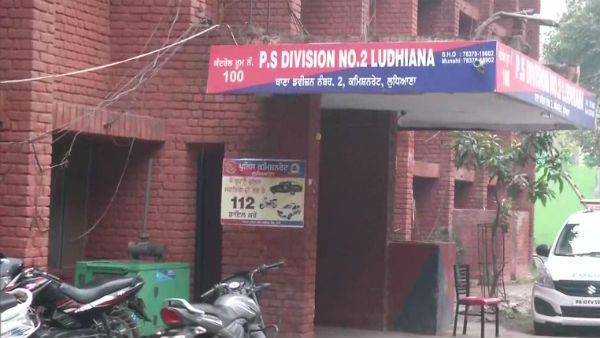 கரண்ட் பில் கட்டாததால் காவல் நிலையங்களின் பீஸை பிடுங்கிய மின்சார வாரியம்.. பஞ்சாபில் பரபரப்பு