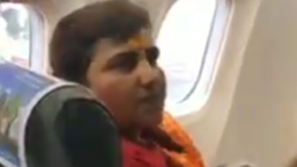 சீட்டுக்காக வாக்குவாதம் செய்த பாஜக எம்பி பிரக்யா தாகூர்... ஒரே வார்த்தையில் வாயடைக்க வைத்த பயணி