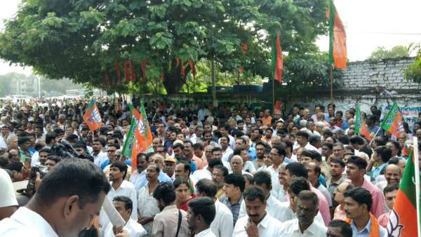 குடியுரிமை சட்ட திருத்தம்: அரசியல் கட்சிகளைக் கண்டித்து சென்னையில் பாஜக போராட்டம்