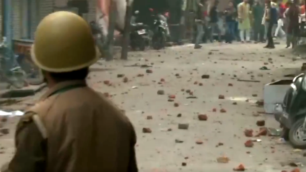 உ.பி.யில் புதிதாக 7 மாவட்டங்களில் வன்முறை வெடிப்பு.. கலவரத்தை தடுக்க கண்ணீர் புகை குண்டு வீச்சு