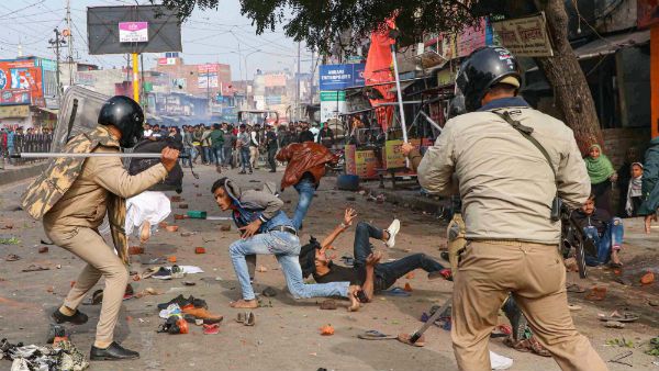 சி.ஏ.ஏ. போராட்டம்: 130 போராட்டக்காரர்களுக்கு ரூ50 லட்சம் நஷ்ட ஈடு கேட்டு உ.பி. அரசு நோட்டீஸ்