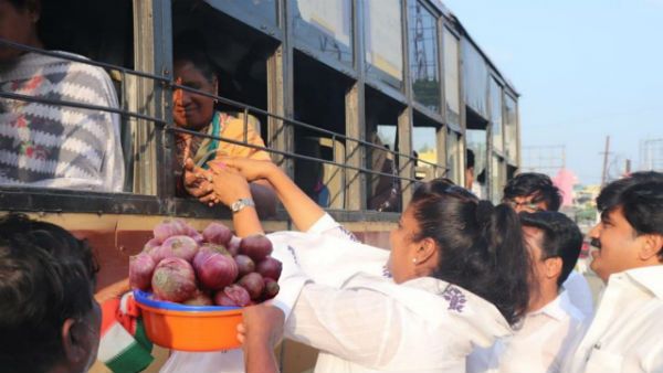 வெங்காயத்தை சாப்பிடுங்க.. சாப்பிடாம போங்க... இளைஞர் காங். நூதனப் போராட்டம்