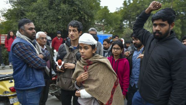 அந்த வாட்ஸ் குழுவில் இருந்தவர்களை கண்டுபிடியுங்கள்.. ஜேஎன்யூ தாக்குதலில் டெல்லி ஹைகோர்ட் பொளேர்!