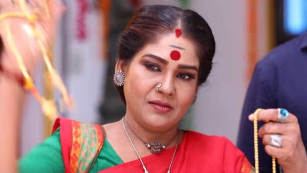 Ayudha Ezhuththu Serial:இந்த சப் கலெக்டர் காளி அம்மா குட்ட குட்ட குனியறாய்ங்களே... ஏன்?