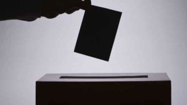 ஓட்டு போட்டாச்சு.. ஓட்டு சீட்டுக்கள் கிடப்பதோ ரோட்டோரம்..உள்ளாட்சி தேர்தலில் நடந்த அதிர்ச்சி சம்பவம்