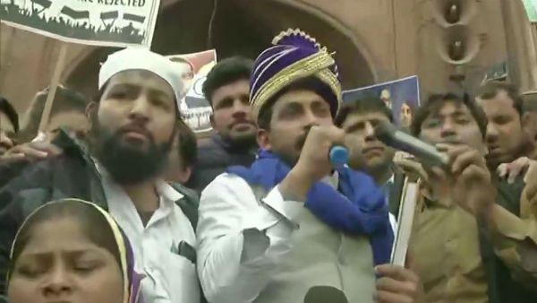 ஜாமீனில் வந்த மறுநாளே பேரணி.. ஜம்மா மசூதிக்கு பெரும் படையோடு சென்ற பீம் ஆர்மி ஆசாத்.. ராவணன்!