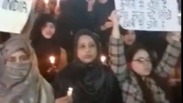 ஒன்றாக சேர்ந்து தேசிய கீதம்.. டெல்லி ஜம்மா மசூதியில் நெகிழவைக்கும் சிஏஏ போராட்டம்.. செம வீடியோ