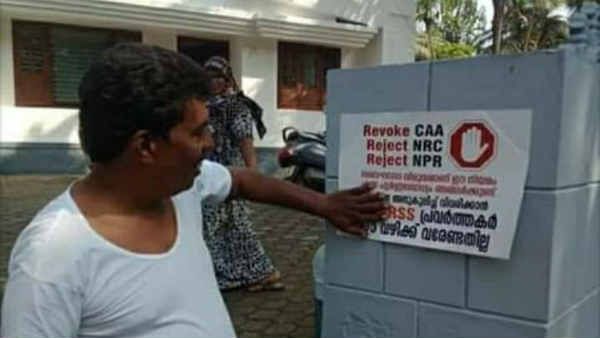 ஆர்எஸ்எஸ், பாஜகவினர் உள்ளே வர கூடாது.. கேரள வீடுகளில் தெறி போஸ்டர்.. சிஏஏவிற்கு நூதன எதிர்ப்பு!