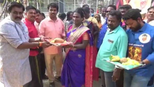 திருநங்கைகளுக்கு சீர்வரிசை.. சமத்துவ பொங்கல்.. ரஜினி ரசிகர்கள் உற்சாக கொண்டாட்டம்!