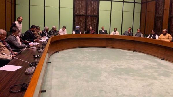 டெல்லியில் காங். தலைமையில் எதிர்க்கட்சிகள் ஆலோசனை- திமுக, சமாஜ்வாதி பங்கேற்கவில்லை!