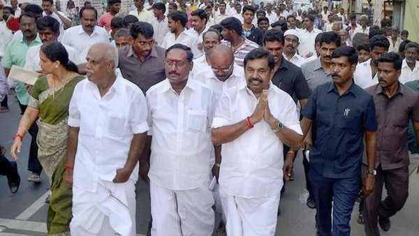 முதலமைச்சர் எடப்பாடி பழனிசாமிக்கு அரசியல் ஆளுமை விருது... குவியும் பாராட்டுக்கள்