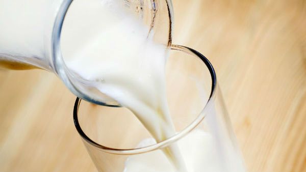 நாளை முதல் தனியார் பால் விலை லிட்டருக்கு ரூ.4 உயர்வு... அரசு தலையிட பால் முகவா்கள் வலியுறுத்தல்