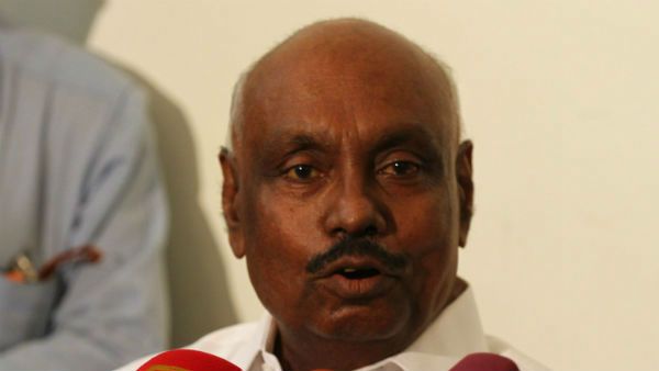 சட்டசபை சபாநாயகருக்கு வானளாவிய அதிகாரம் இருக்கிறது என பிரகடனம் செய்த பி.எச். பாண்டியன்