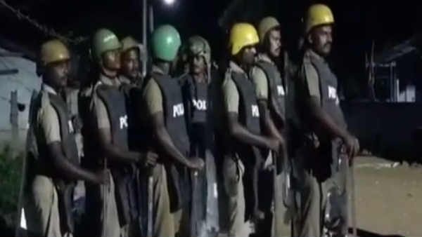 கட்டபொம்மன் சிலைக்கு அஞ்சலி.. கோஷ்டி மோதல்.. போலீஸ் துப்பாக்கிச் சூடு!